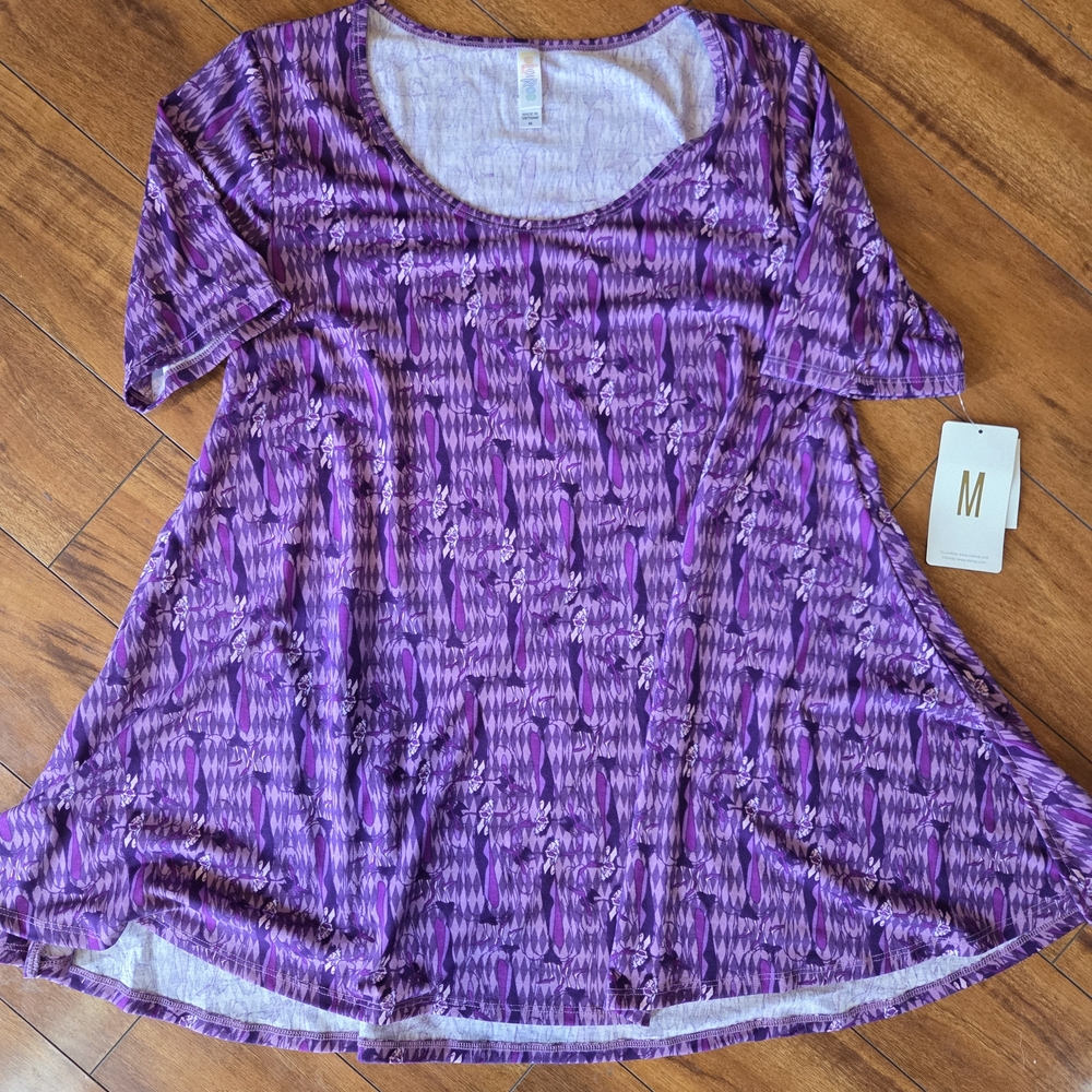 Woman's LuLaRoe Disney Cruella de Vil Percect T - Size M NWT!!